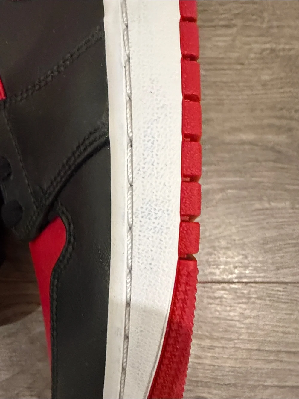 Nike Air Jordan 1 Mid Banned Black Red White 554724-074 Men’s Size 12